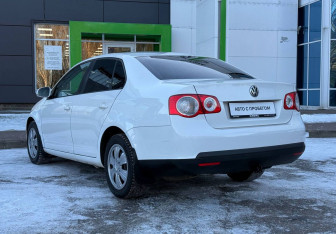 Подержанный автомобиль Volkswagen Jetta Sedan 2009 года (6 фото)