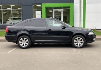 Подержанный автомобиль Skoda Octavia Liftback 2008 года (4 фото)