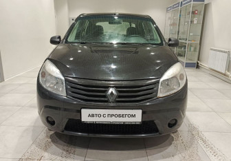 Подержанный автомобиль Renault Sandero 2012 года (2 фото)