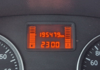 Подержанный автомобиль Renault Logan Sedan 2011 года (12 фото)