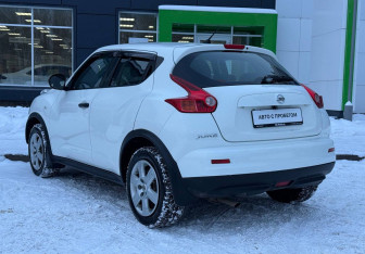 Подержанный автомобиль Nissan Juke 2012 года (7 фото)