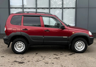 Подержанный автомобиль Chevrolet Niva 2017 года (4 фото)