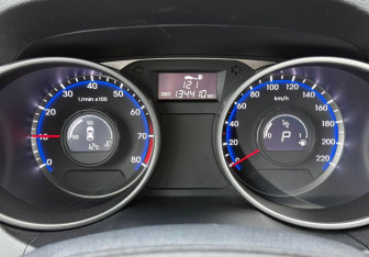 Подержанный автомобиль Hyundai ix35 2014 года (13 фото)