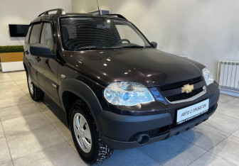 Подержанный автомобиль Chevrolet Niva 2014 года (3 фото)