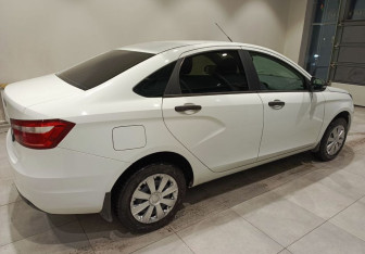Подержанный автомобиль LADA (ВАЗ) Vesta Sedan 2020 года (4 фото)