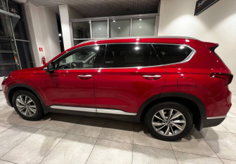 Подержанный автомобиль Hyundai Santa Fe 2018 года (8 фото)
