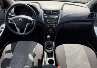 Подержанный автомобиль Hyundai Solaris Sedan 2013 года (9 фото)