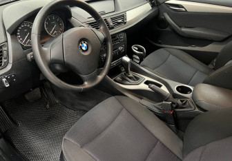 Подержанный автомобиль BMW X1 2012 года (10 фото)