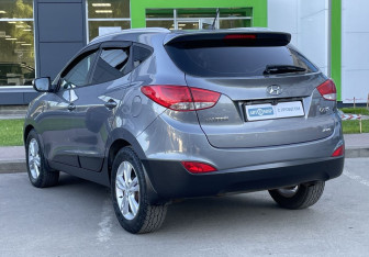 Подержанный автомобиль Hyundai ix35 2012 года (7 фото)