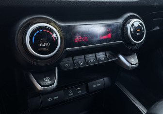 Подержанный автомобиль Kia Rio Hatchback 2019 года (14 фото)