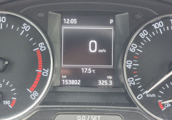 Подержанный автомобиль Skoda Rapid Liftback 2015 года (13 фото)