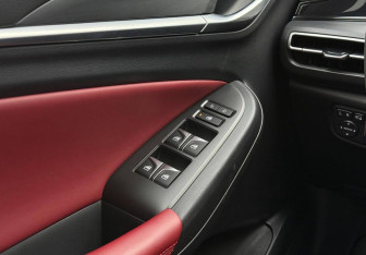 Подержанный автомобиль Changan Eado Plus 2023 года (18 фото)