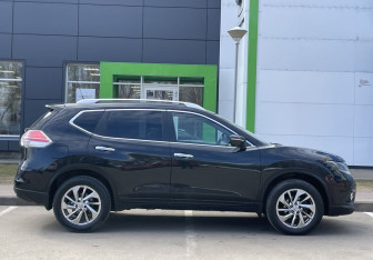 Подержанный автомобиль Nissan X-Trail 2015 года (4 фото)