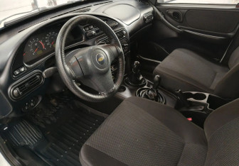 Подержанный автомобиль Chevrolet Niva 2013 года (10 фото)