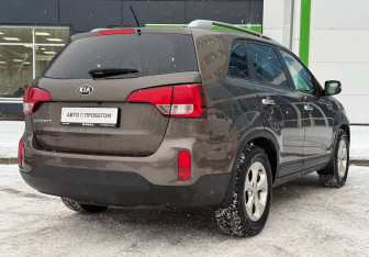 Подержанный автомобиль Kia Sorento 2015 года (5 фото)