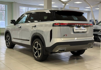 Подержанный автомобиль Jaecoo J7 2024 года (7 фото)