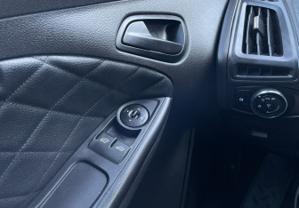 Подержанный автомобиль Ford Focus Sedan 2012 года (15 фото)