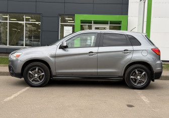 Подержанный автомобиль Mitsubishi ASX 2010 года (8 фото)