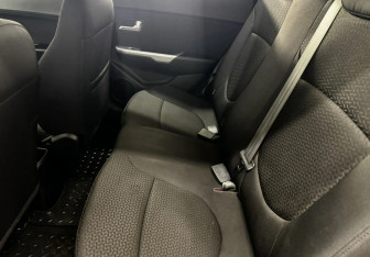 Подержанный автомобиль Kia Rio Hatchback 2013 года (12 фото)