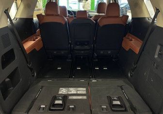 Подержанный автомобиль Kia Carnival 2023 года (13 фото)