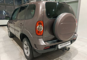 Подержанный автомобиль Chevrolet Niva 2018 года (8 фото)