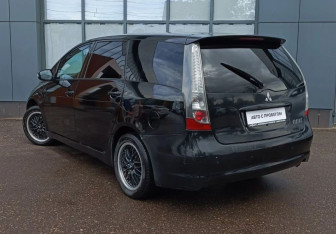Подержанный автомобиль Mitsubishi Grandis 2007 года (6 фото)
