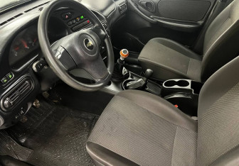 Подержанный автомобиль Chevrolet Niva 2017 года (10 фото)