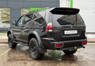 Подержанный автомобиль Mitsubishi Pajero Sport 2006 года (7 фото)