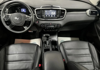 Подержанный автомобиль Kia Sorento 2018 года (10 фото)