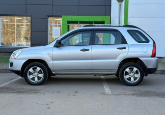 Подержанный автомобиль Kia Sportage 2009 года (8 фото)