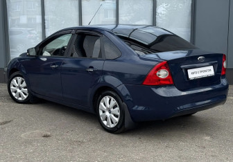 Подержанный автомобиль Ford Focus Sedan 2011 года (8 фото)