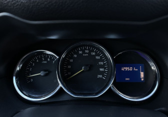 Подержанный автомобиль Renault Duster 2015 года (12 фото)