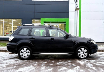 Подержанный автомобиль Mitsubishi Outlander 2007 года (8 фото)