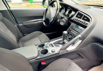 Подержанный автомобиль Peugeot 3008 2011 года (9 фото)