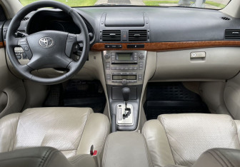 Подержанный автомобиль Toyota Avensis Sedan 2006 года (9 фото)