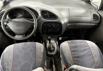 Подержанный автомобиль Ford Galaxy 1998 года (10 фото)