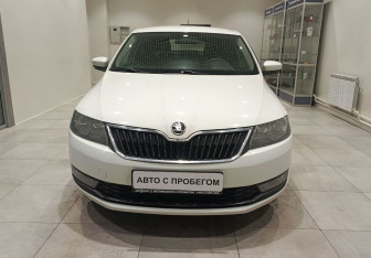 Подержанный автомобиль Skoda Rapid Liftback 2017 года (2 фото)