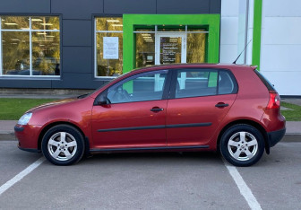 Подержанный автомобиль Volkswagen Golf Hatchback 2008 года (8 фото)