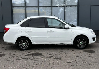 Подержанный автомобиль LADA (ВАЗ) Granta Sedan 2018 года (4 фото)