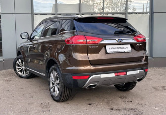Подержанный автомобиль Geely Atlas 2019 года (8 фото)
