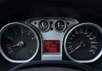 Подержанный автомобиль Ford Focus Hatchback 2011 года (12 фото)