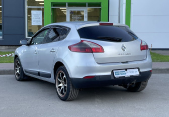 Подержанный автомобиль Renault Megane Hatchback 2009 года (7 фото)