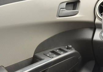 Подержанный автомобиль Chevrolet Aveo Sedan 2013 года (15 фото)