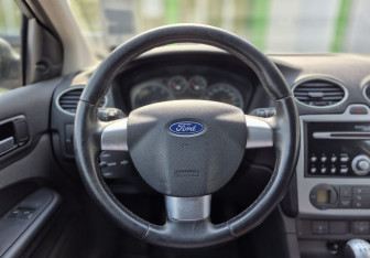 Подержанный автомобиль Ford Focus Hatchback 2007 года (13 фото)