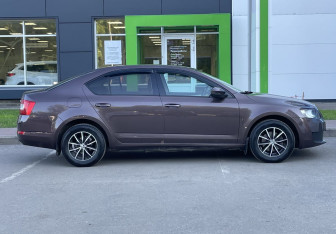 Подержанный автомобиль Skoda Octavia Liftback 2013 года (4 фото)
