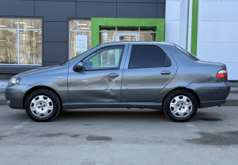 Подержанный автомобиль Fiat Albea 2010 года (8 фото)