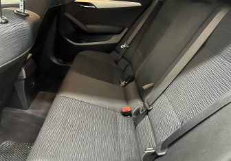 Подержанный автомобиль BMW X1 2012 года (13 фото)