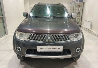 Подержанный автомобиль Mitsubishi Pajero Sport 2010 года (2 фото)