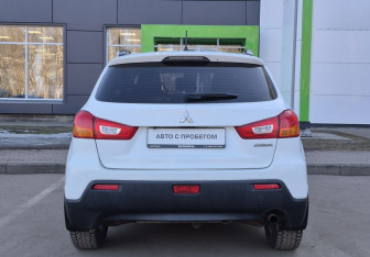 Подержанный автомобиль Mitsubishi ASX 2012 года (6 фото)