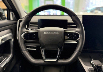Подержанный автомобиль Jaecoo J7 2024 года (12 фото)
